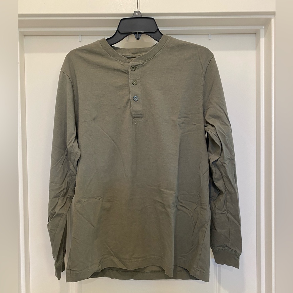 Moss colored long sleeve shirt